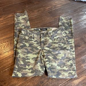 Guess Size 26 Camo Medium Rise Jeggings Emma Fit
